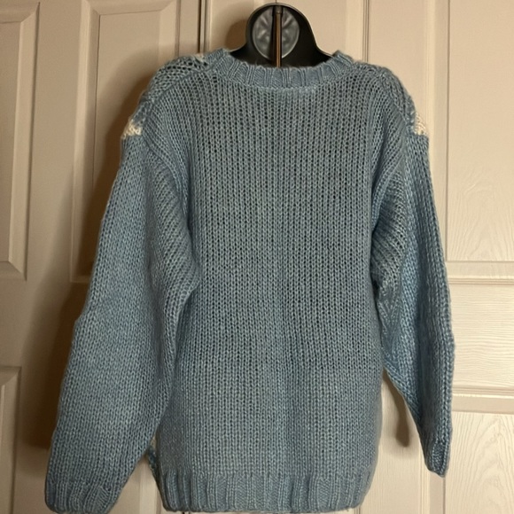 Via L. A. woman’s knit crew neck sweater. Size M - Picture 2 of 4